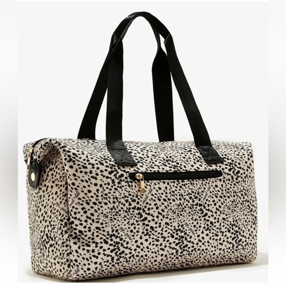 Mali & Lili Weekender Duffel Overnight Bag - Cream and Black Leopard Print - Picture 3 of 9